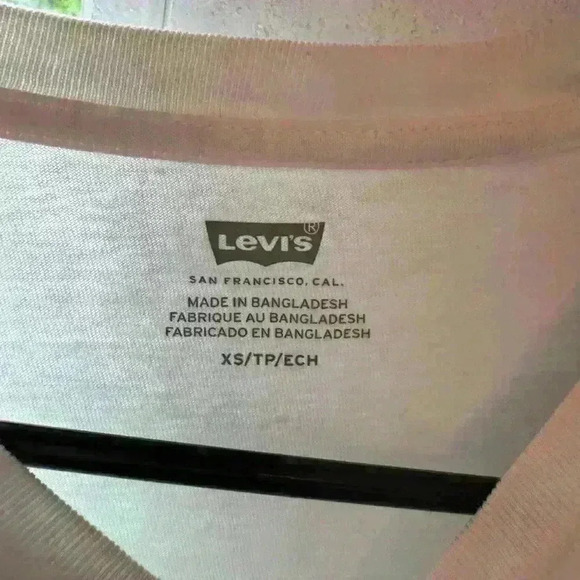 Levi’s Tshirt - Picture 4 of 4